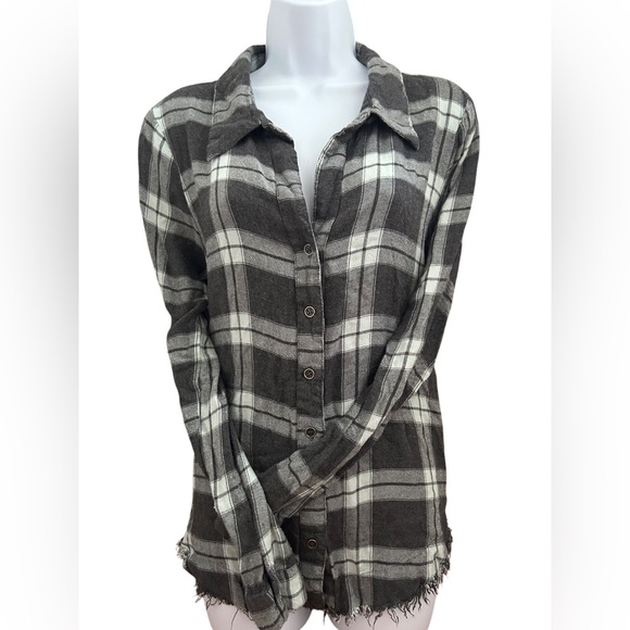 BKE EASED PLAID BUTTON UP FALL TOP - Picture 1 of 4